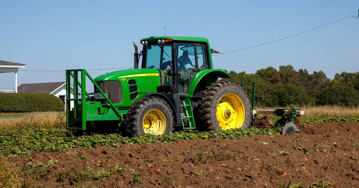 Good and Bad News for Tractor Sales – All Eyes on the Festive Season!
